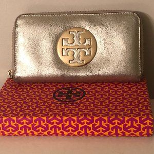 TORY BURCH GOLD CRINKLE ZIP CONTINENTAL WALLET WOMENS USED WITH BOX AND TAGS